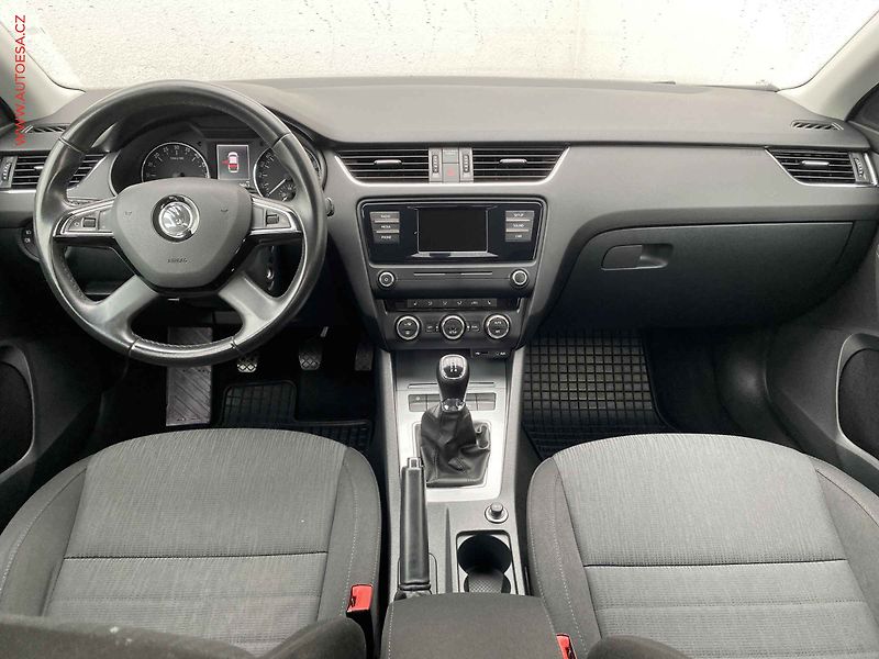 Škoda Octavia (2015) 1.6 TDi, ČR, servis.kniha - fotka 8 z 17