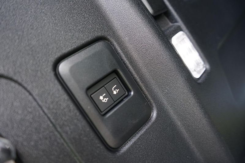 Land Rover Defender (2026) 110 X-Dynamic SE P300e       - fotka 34 z 37