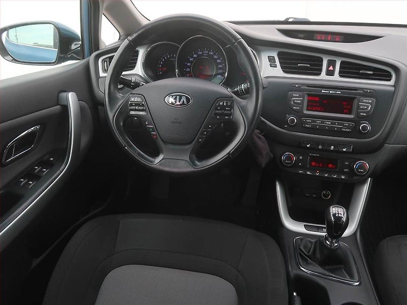Kia Ceed (2014) Gold 1.4 CVVT, Serv.kniha - fotka 7 z 14