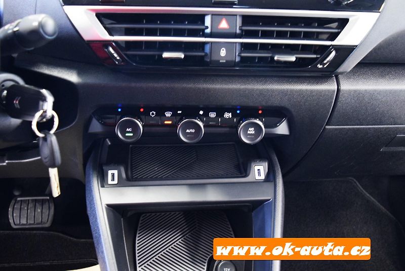 Citroën C4 X 1.2 PURETECH PACK 96 kW. - fotka 38 z 62
