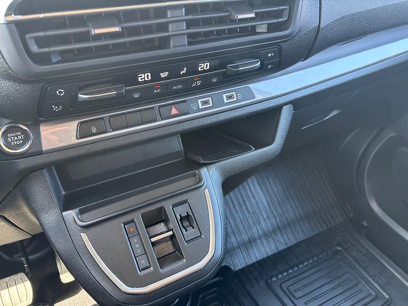 Toyota ProAce Verso 2,0 D-4D 8AT L2 Family Webasto - fotka 20 z 27