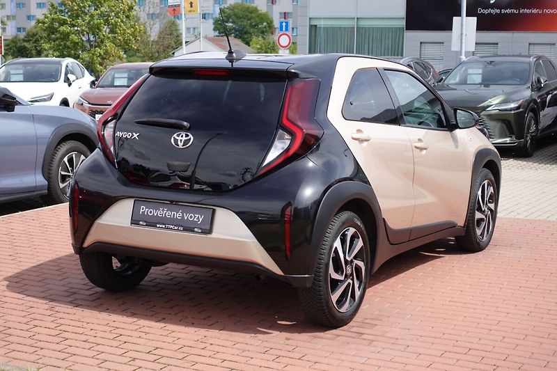 Toyota Aygo 1,0i 53kW M/T Style - fotka 4 z 26