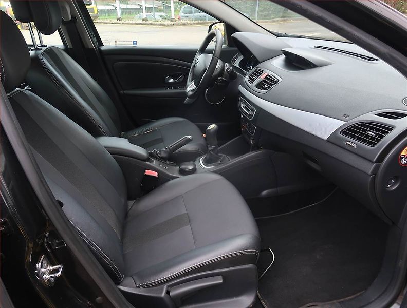 Renault Fluence (2010) 1.6 16V, po STK, jezdí skvěle - fotka 9 z 18