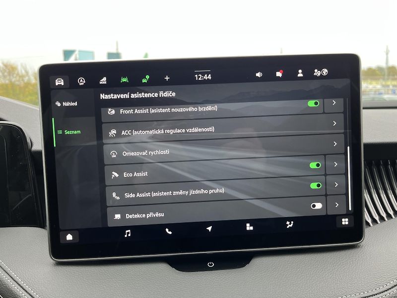 Škoda Superb L&K 2,0TDi 142 4X4 DSG - fotka 19 z 26