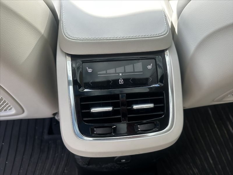 Volvo XC90 2,0 - fotka 19 z 21