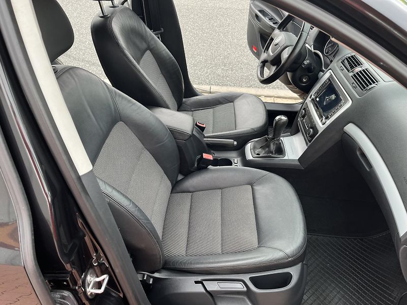 Škoda Octavia 1.6 TDi Elegance - fotka 15 z 28