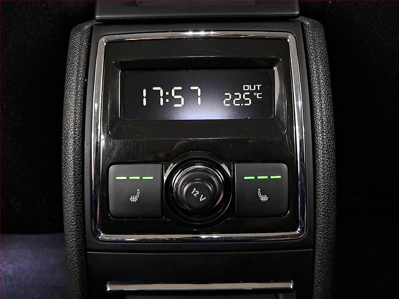 Škoda Superb (2008) 2.0 TDI, Navi, Tempomat - fotka 23 z 23
