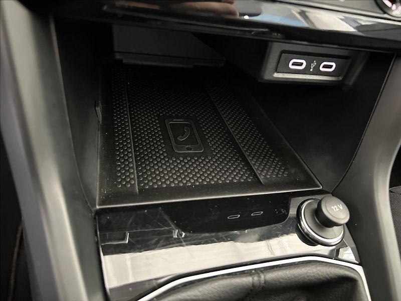 Volkswagen T-Cross 1,0   TSI,LIFE,2.MAJITEL - fotka 21 z 29
