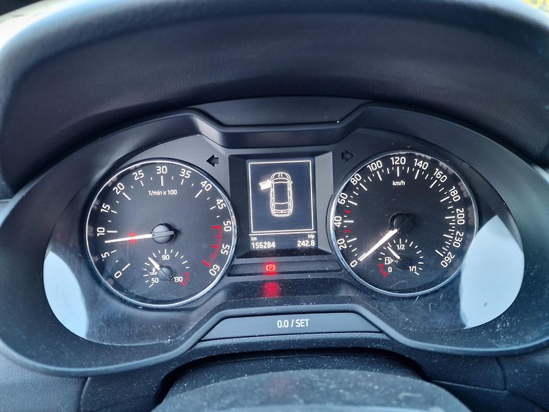Škoda Octavia 1,6TDI 81KW JOY NAVI - fotka 15 z 19