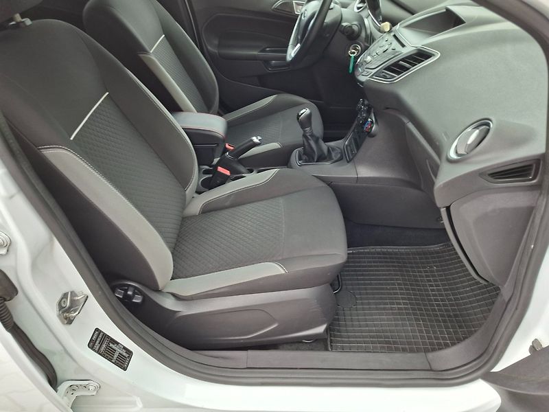Ford Fiesta (2016) 1.25i 60kW -PARK.KAMERA - fotka 20 z 35