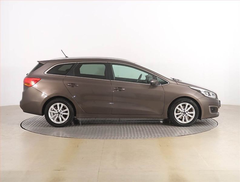 Kia Ceed (2016) 1.0 T-GDI, Serv.kniha - fotka 6 z 17