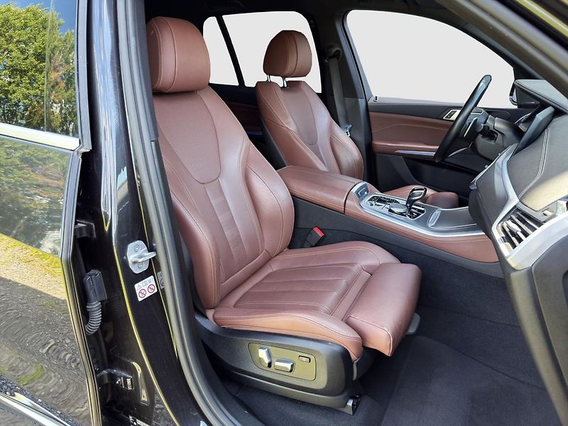 BMW X5 xDrive30d - fotka 14 z 23