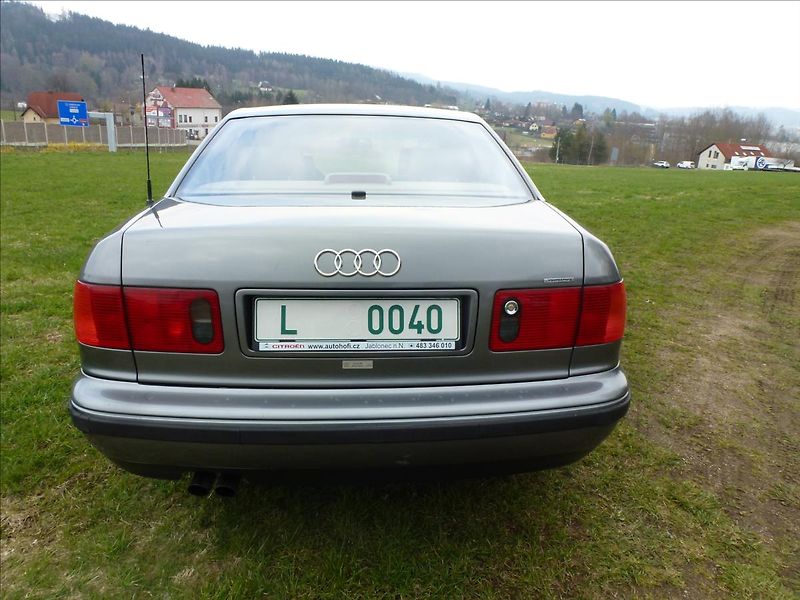 Audi A8 4,2 V8 Quattro 4x4 AUTOMAT - fotka 12 z 65
