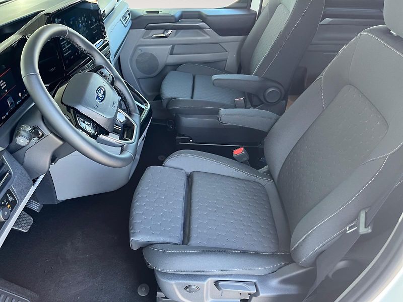 Ford Tourneo Custom (2025) L2 TITANIUM 2.5PHEV 171kW eCVT - fotka 10 z 27