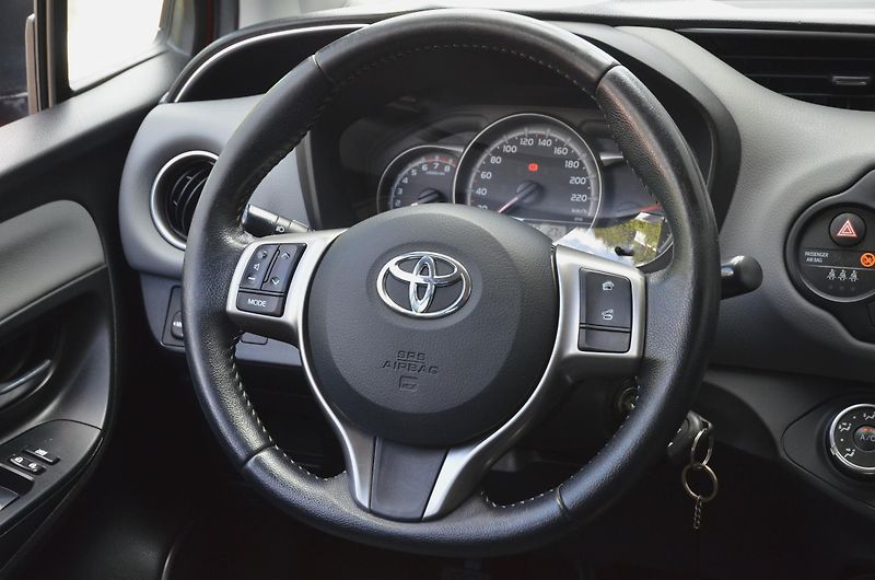 Toyota Yaris (2015) // REZERVOVÁNO //  - fotka 16 z 31