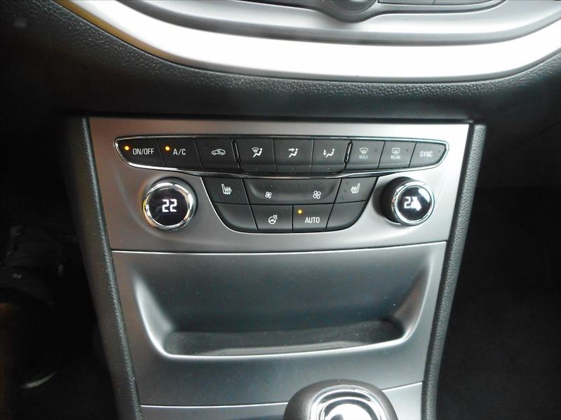 Opel Astra 1,6 CDTi SPORT TOURER - fotka 15 z 28
