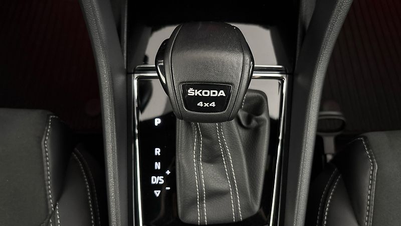 Škoda Kodiaq 2.0 TDI DSG 4x4 Sportline Excl - fotka 27 z 35