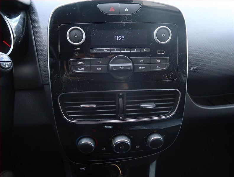 Renault Clio (2017) 1.2 16V, Tempomat - fotka 12 z 14