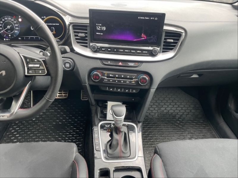 Kia ProCeed 1,6 T-GDI GT AT - fotka 10 z 11