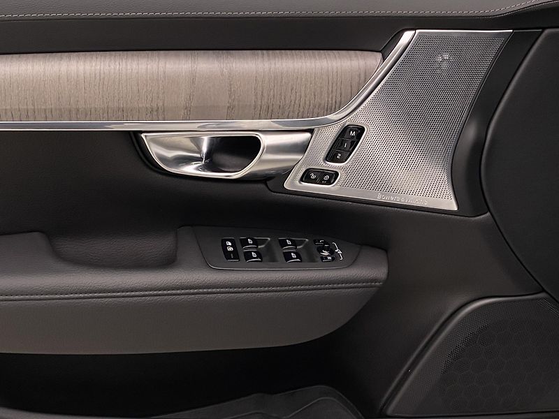 Volvo V90 CC B4 AWD MOMENTUM AUT - fotka 29 z 65