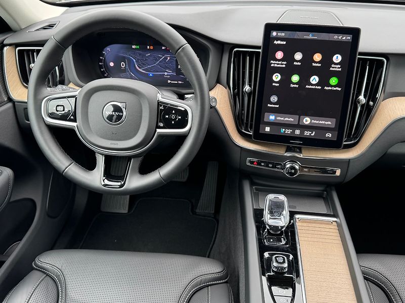Volvo XC60 PLUS B5, 360°, VENTILACE - fotka 22 z 24