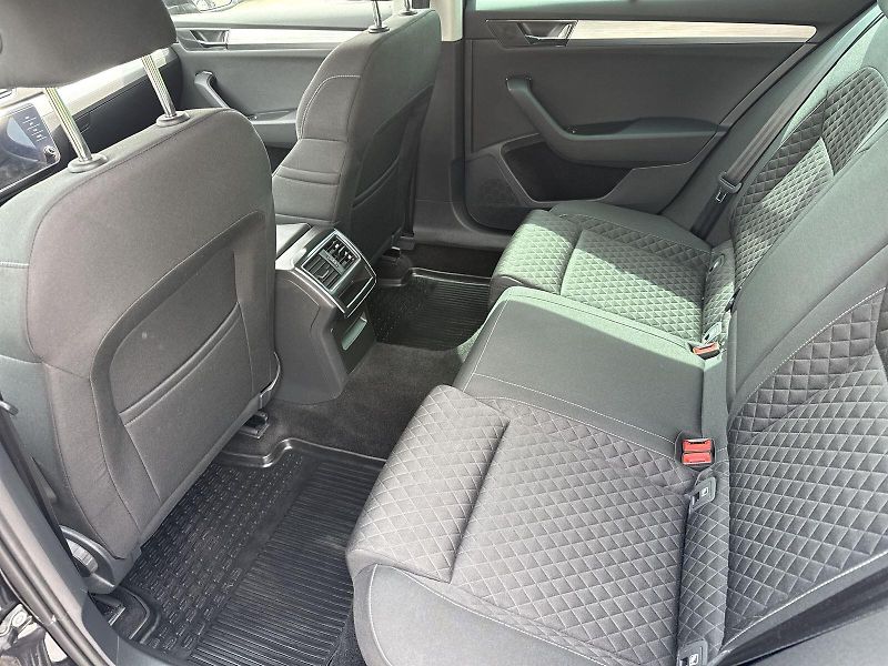 Škoda Superb (2022) 2.0 TDI Ambition - fotka 7 z 32