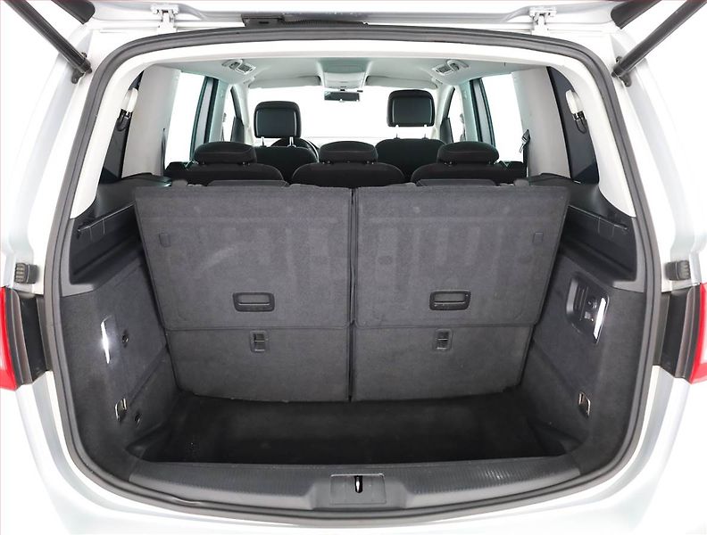 Volkswagen Sharan (2013) 2.0 TDI, 4X4, 7 míst - fotka 19 z 21