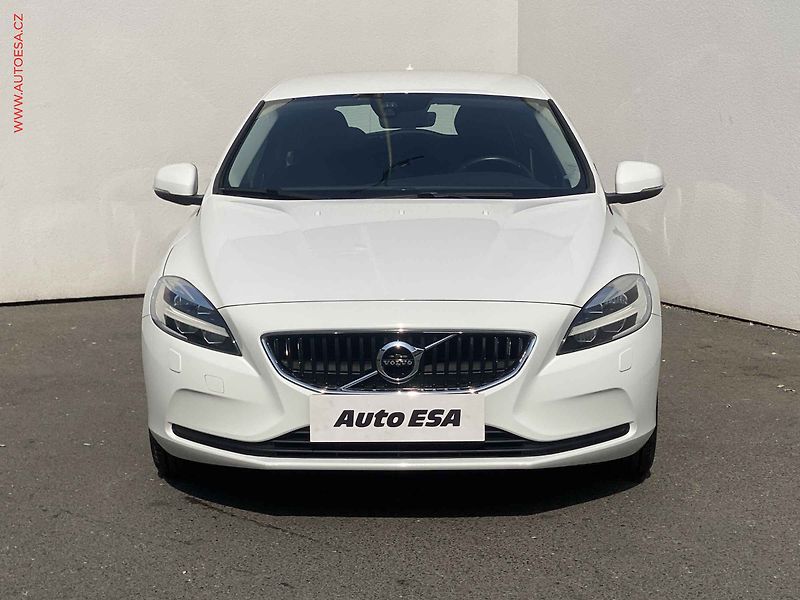 Volvo V40 (2017) 2.0T2, Momentum - fotka 2 z 17