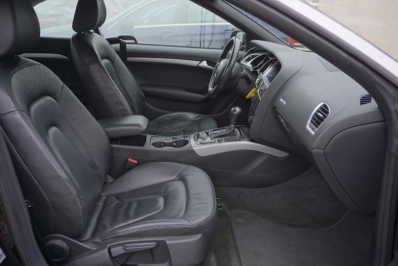 Audi A5 (2009) 2,0 TFSI kabrio AUTOMAT - fotka 19 z 25