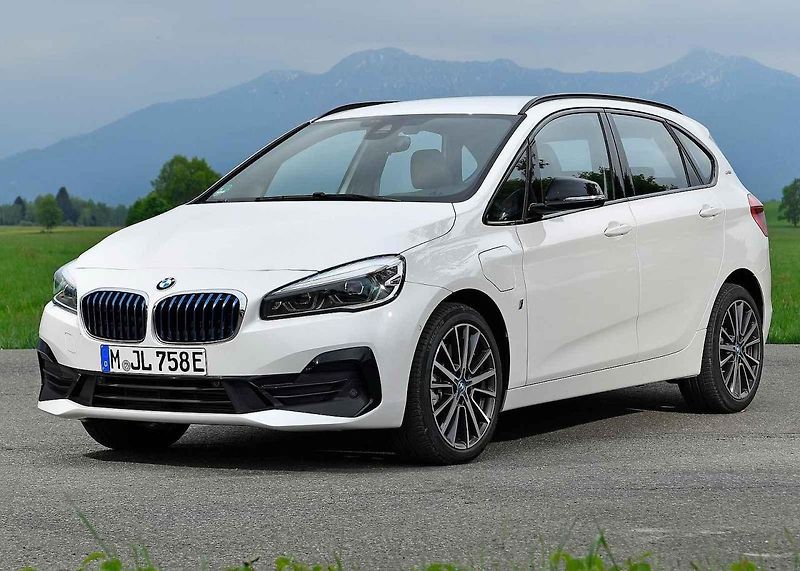 Hybridů do zásuvky, které mají emise pod 50 g CO2 na km, je v Česku přes dvě desítky.