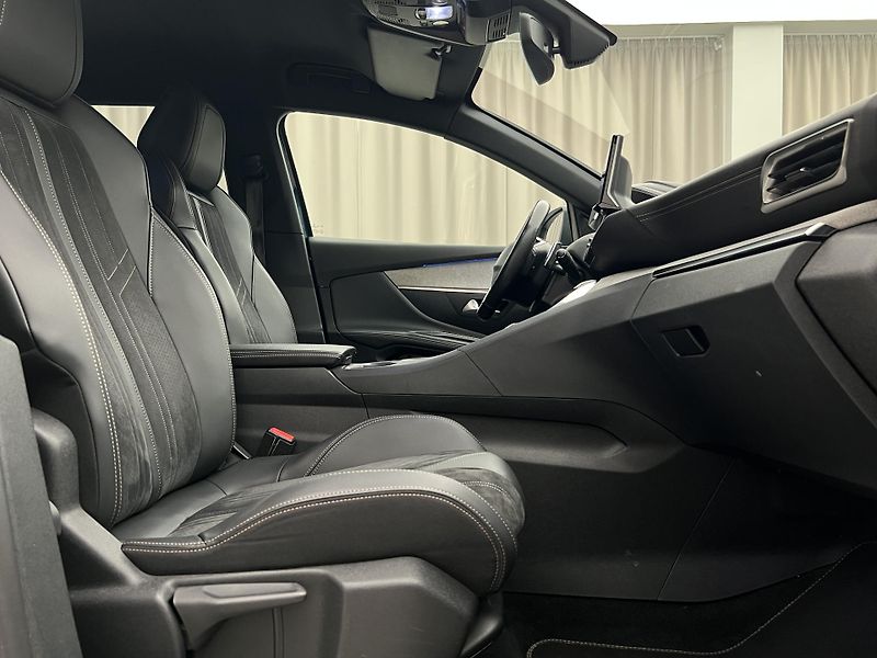 Peugeot 5008 GT 1.6 PURETECH AUT 7 MÍST - fotka 17 z 47