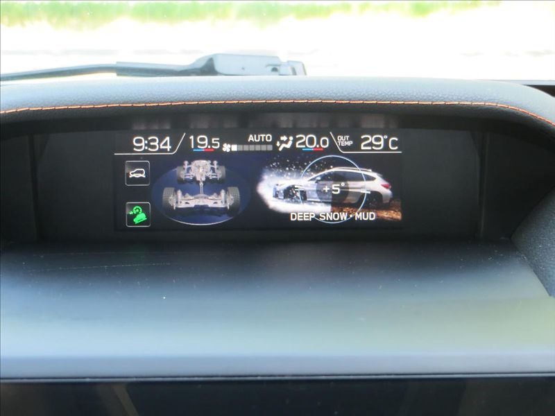 Subaru XV 2,0 i Executive ES Lineartroni - fotka 31 z 40
