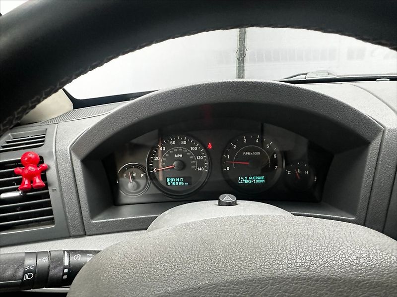 Jeep Grand Cherokee 3,7 154kW-LPG-SERVIS!! - fotka 21 z 37