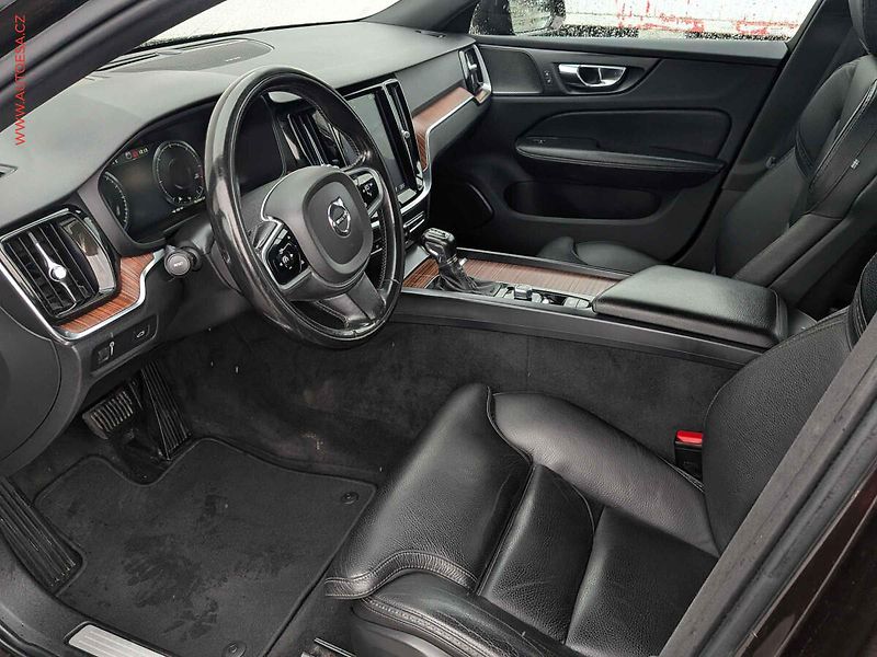 Volvo V60 (2019) 2.0D 4x4, Cross Country, AT - fotka 9 z 16
