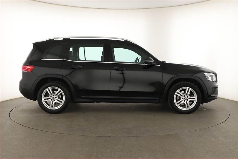Mercedes-Benz GLB (2023) 200 - fotka 6 z 22
