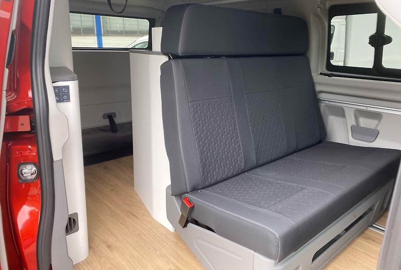 Ford Tourneo Custom Nugget 320 L1 Manual - fotka 6 z 18