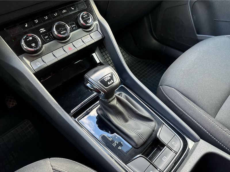 Škoda Karoq 2,0TDi 110kW AMBITION 125 LET - fotka 18 z 23