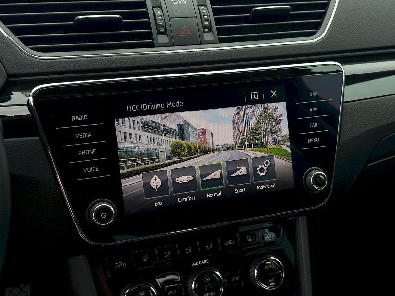 Škoda Superb (2017) Combi 2.0 TSI 206 kW 4x4 DSG L - fotka 18 z 25