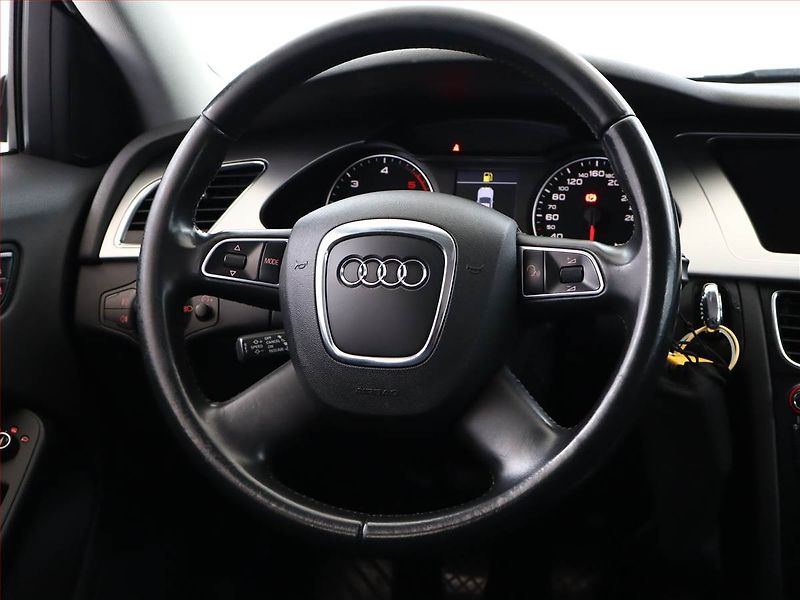 Audi A4 (2012) 2.0 TDI, Xenony, Tempomat - fotka 12 z 16