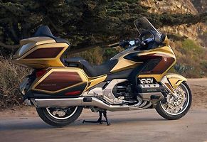 K 50. výročí modelu Gold Wing představila Honda speciální edici GL1800 Gold Wing Tour 50th Anniversary