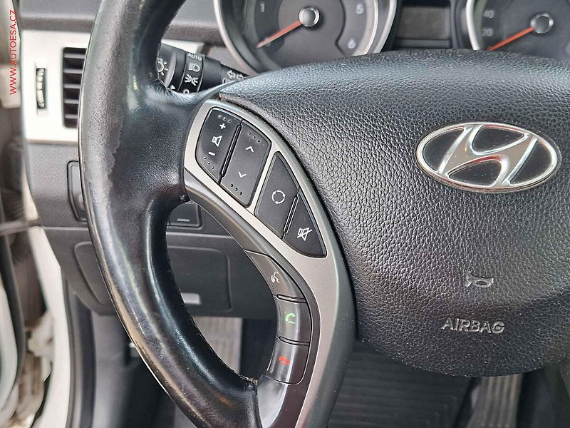 Hyundai i30 (2014) 1.6 CRDi, ČR, servis.kniha - fotka 14 z 19