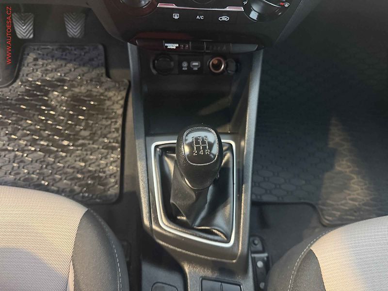 Hyundai i20 (2016) 1.2i, 1.maj,ČR, Family+ Club - fotka 15 z 15