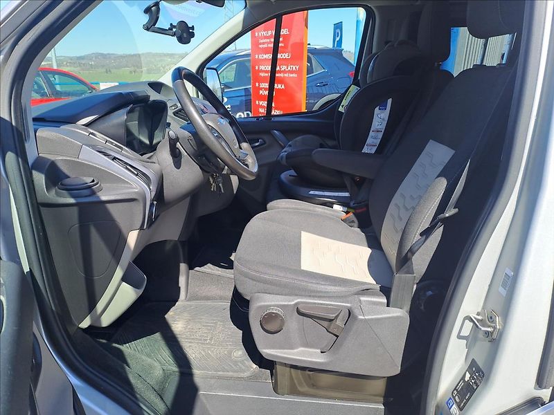 Ford Tourneo Custom 2,0 TDCI 9 MÍST - fotka 6 z 21