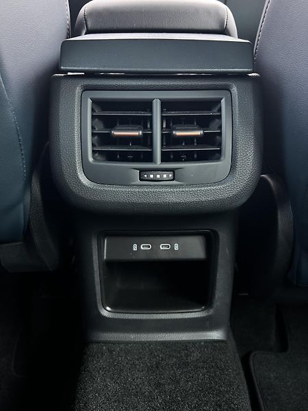 Cupra Ateca VZ 2.0TSI DSG 221kW 1.Maj DPH - fotka 22 z 25