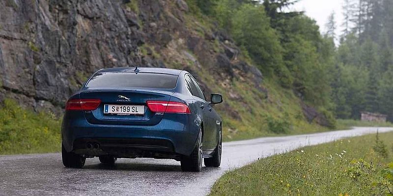 Jaguar XE.