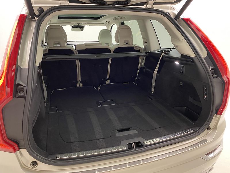 Volvo XC90 D5 AWD INSCRIPTION REZERVACE - fotka 6 z 56