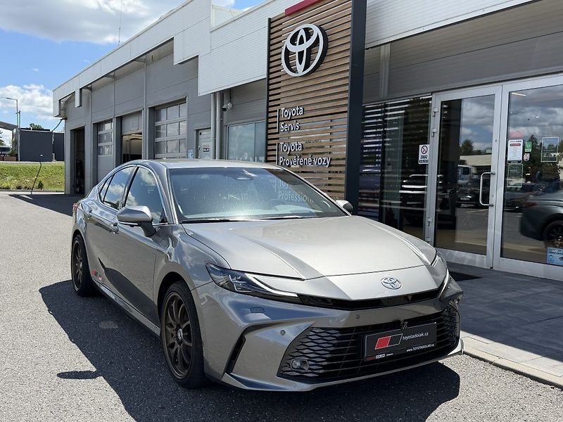 Toyota Camry 2.5 TNGA HEV, Executive - fotka 1 z 23
