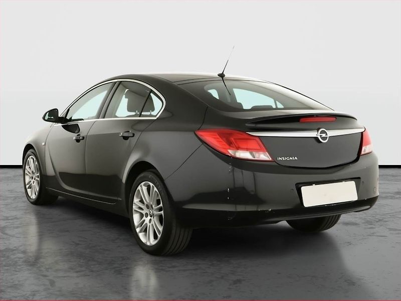 Opel Insignia (2010) 1.8, Tempomat, Park. senzory - fotka 4 z 14