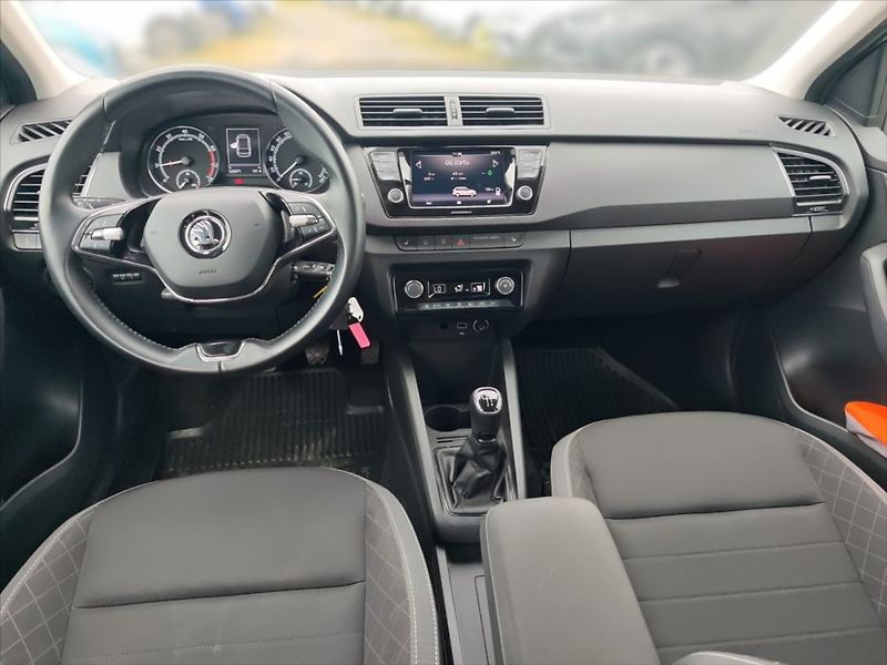 Škoda Fabia 1,0 TSI 70 Ambition - fotka 8 z 11