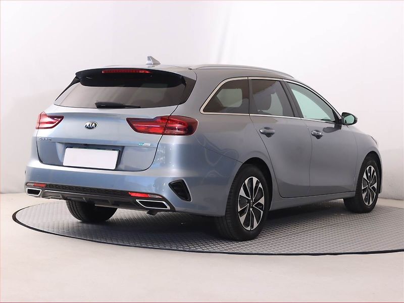 Kia Ceed (2021) Gold 1.6 GDI plug-in, Automat - fotka 5 z 27